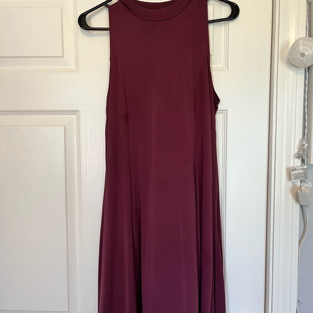 Elegant Sleeveless Burgundy Dress